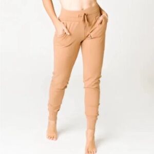 Zyia‎ Active Camel Ascend Joggers Size Small